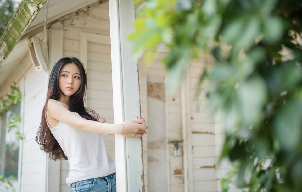至于蜀中，吕布入蜀不容易，但蜀中的人马想要出来更难，单是汉中几个关卡，吕布甚至无需增派兵马，就足够把刘璋给堵死在汉中。